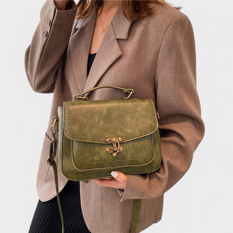 Nora. - Vintage Umhängetasche mit antikem Schloss