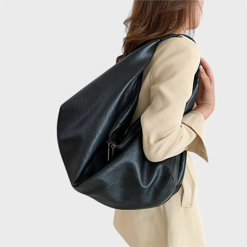 Nora. - Geräumige Dreieck Hobo Tasche