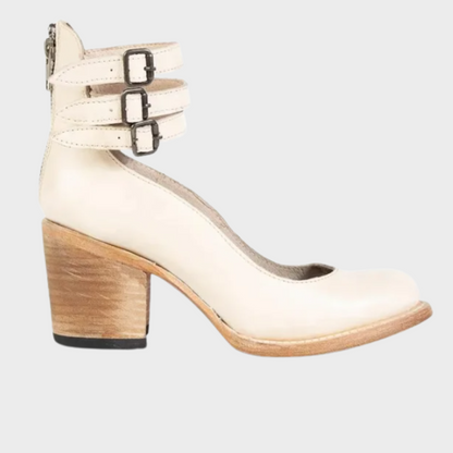 Clara – Schuhe mit Absatz und Schnallenriemen