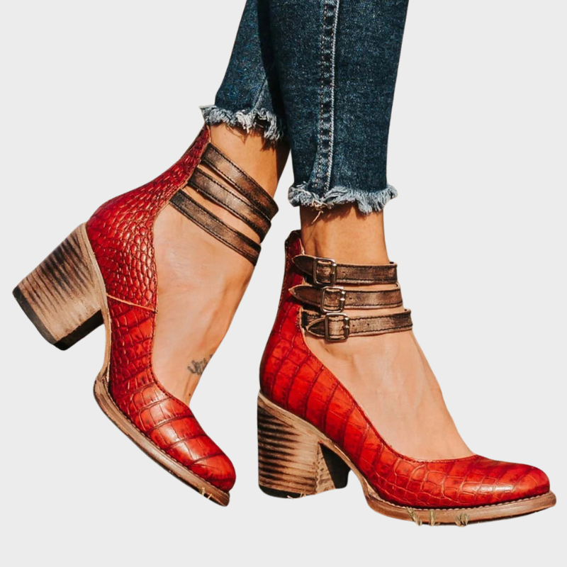 Clara – Schuhe mit Absatz und Schnallenriemen