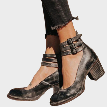 Clara – Schuhe mit Absatz und Schnallenriemen