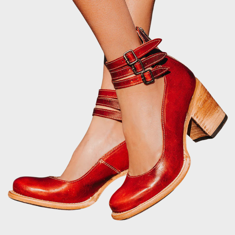 Clara – Schuhe mit Absatz und Schnallenriemen