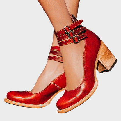 Clara – Schuhe mit Absatz und Schnallenriemen