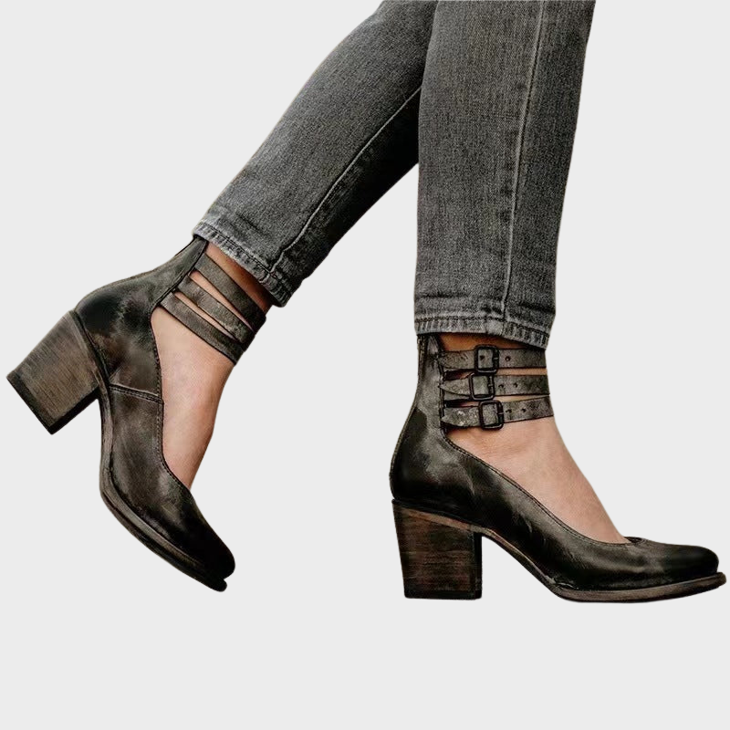 Clara – Schuhe mit Absatz und Schnallenriemen